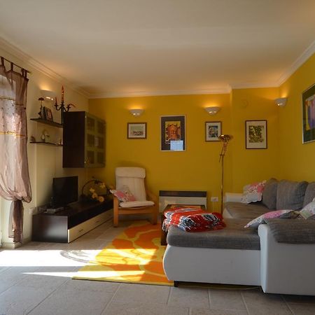 Apartment Kare โรวีน ภายนอก รูปภาพ