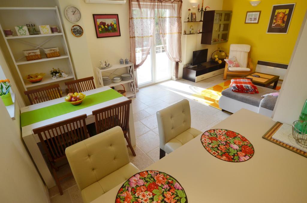 Apartment Kare โรวีน ภายนอก รูปภาพ