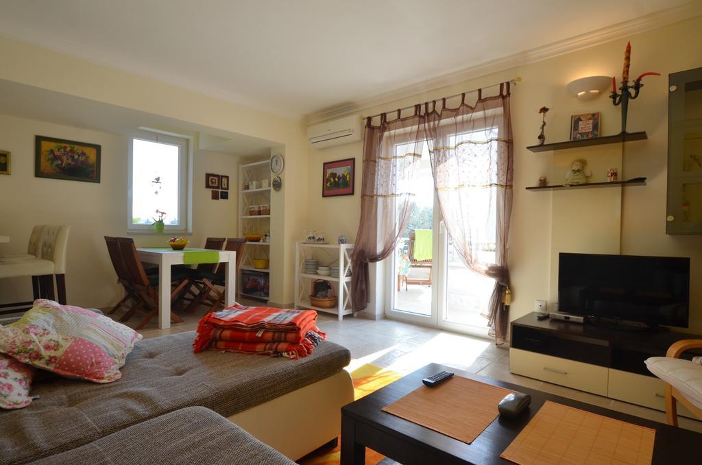 Apartment Kare โรวีน ภายนอก รูปภาพ