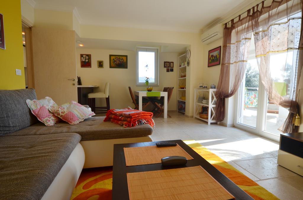 Apartment Kare โรวีน ภายนอก รูปภาพ