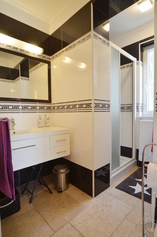 Apartment Kare โรวีน ภายนอก รูปภาพ