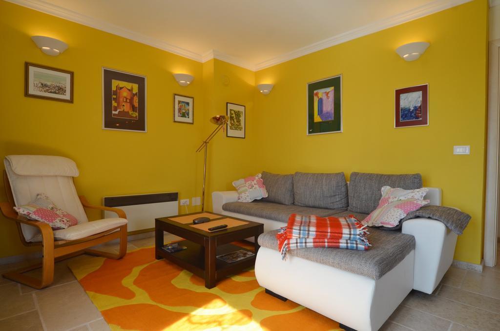Apartment Kare โรวีน ภายนอก รูปภาพ