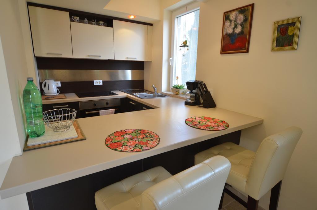 Apartment Kare โรวีน ภายนอก รูปภาพ