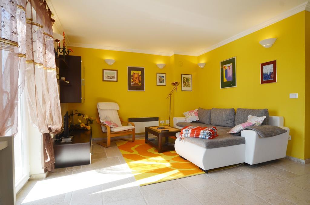 Apartment Kare โรวีน ภายนอก รูปภาพ