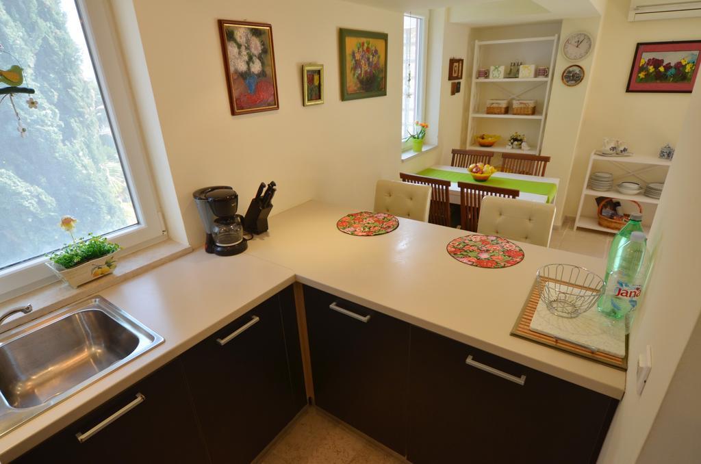 Apartment Kare โรวีน ภายนอก รูปภาพ
